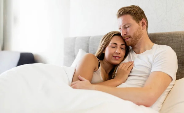 Verliebtes Paar Verbindet Sich Und Genießt Romantik Morgen — Stockfoto