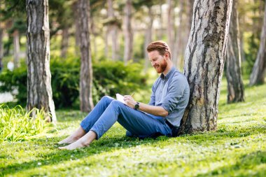 Öğrenci park ve not alma ve sınavlara hazırlama