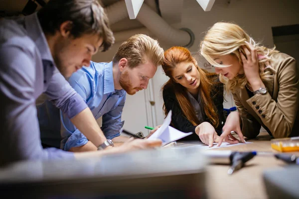 Trabajadores Creativos Diseñando Planeando Juntos Taller — Foto de Stock