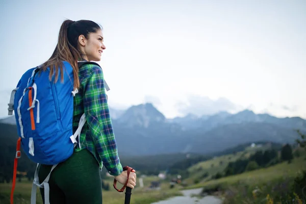 Girl Traveler Hiking Backpack Rocky Mountains Landscape — Stock Photo, Image