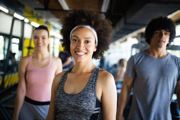 Imagen Del Alegre Equipo Fitness Joven Gimnasio — Foto de Stock