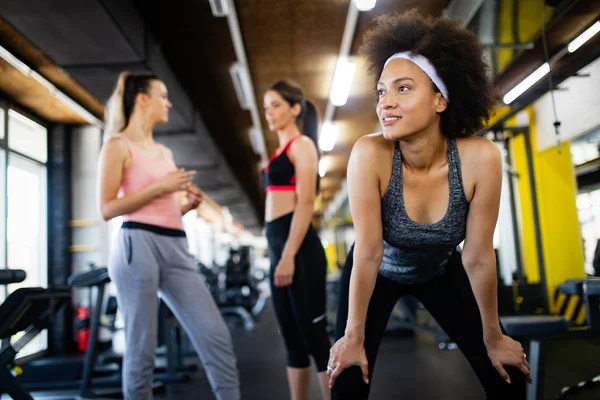 Närbild Bild Attraktiv Passform Svart Kvinna Gymmet — Stockfoto