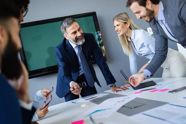 Groep Van Zakenmensen Conferentie Moderne Vergaderzaal — Stockfoto