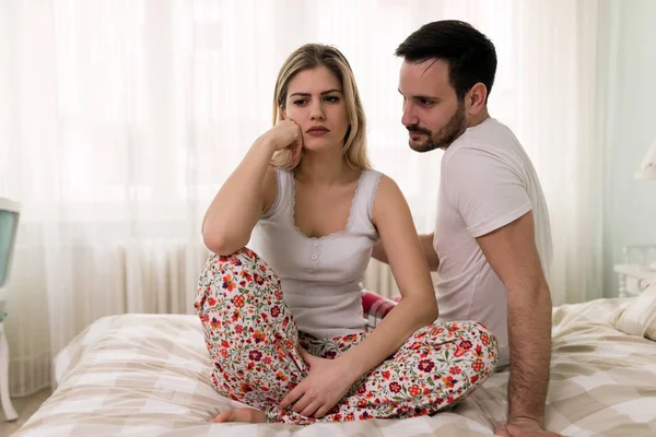 Jeune Couple Attrayant Ayant Ayant Des Problèmes Dans Leur Relation — Photo