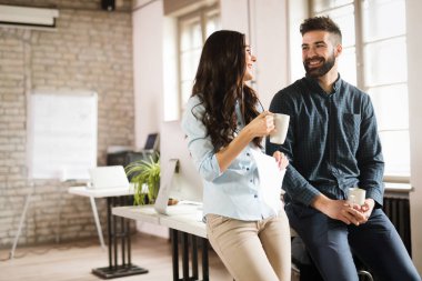 Ofiste tartışan genç çekici Mimarlar portresi