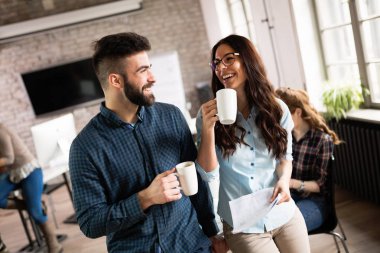 Ofiste tartışan genç çekici Mimarlar portresi