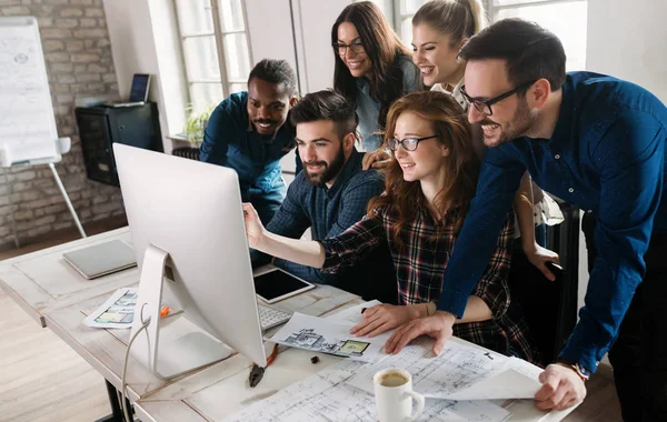 Immagine Architetti Che Lavorano Insieme Ufficio Moderno — Foto Stock