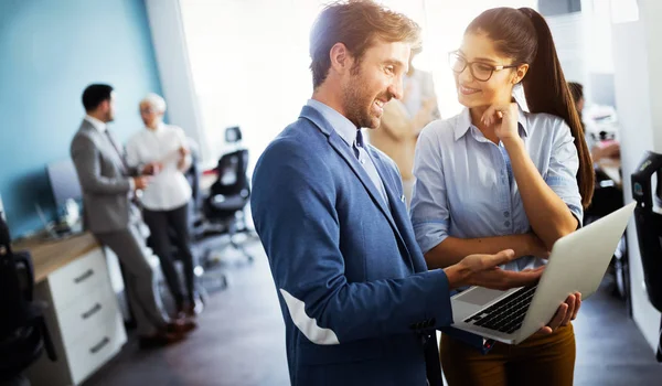 Grupo Exitoso Empresarios Trabajo Oficina Moderna —  Fotos de Stock