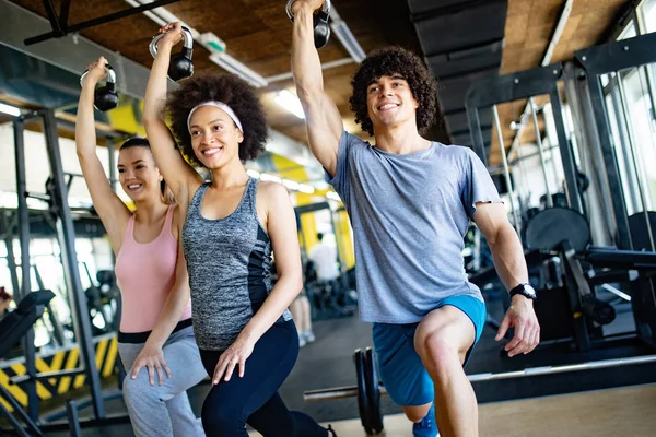 Gruppe Junger Leute Macht Übungen Fitnessstudio — Stockfoto