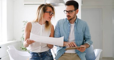 Takım Genç Mimarlar office proje hakkında tartışıyor