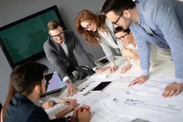 Grupp Affärsmän Som Samarbetar Projekt Kontoret — Stockfoto