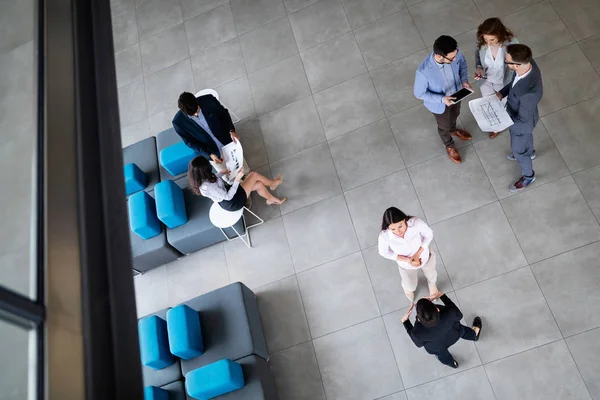 Gruppe Von Architekten Und Geschäftsleuten Die Zusammenarbeiten Und Brainstorming Betreiben — Stockfoto