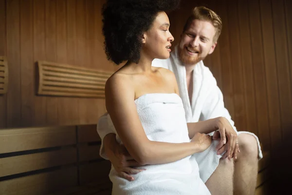 Mooie Paar Ontspannen Sauna Zorgen Maken Gezondheid Huid — Stockfoto