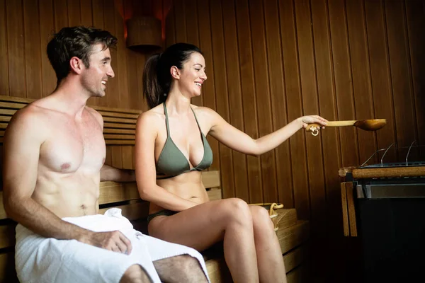 Heureux Beau Couple Profitant Sauna Ensemble Spa — Photo