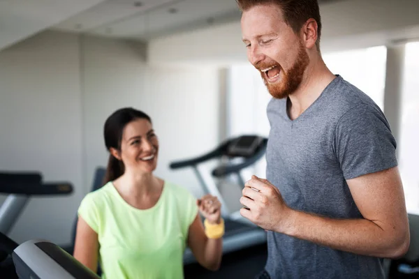 Gente Feliz Corriendo Máquina Correr Gimnasio Fitness — Foto de Stock