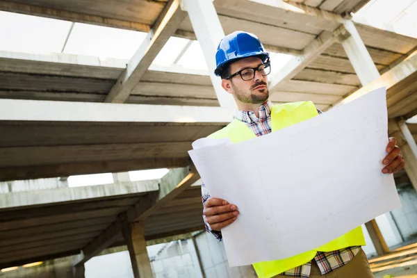 Jeune Homme Affaires Ingénieur Chantier Avec Impression Bleue — Photo