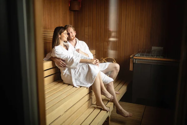 Mooie Mensen Badjassen Met Sauna Kuuroord — Stockfoto