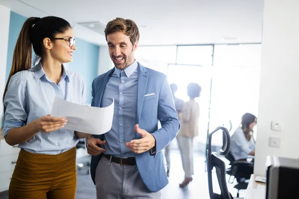 Groupe Gens Affaires Heureux Prospères Travail Dans Bureau — Photo