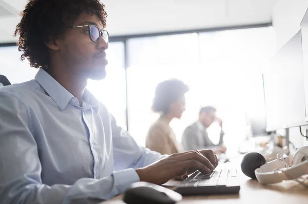 Erfolgreiche Glückliche Gruppe Von Menschen Bei Der Arbeit Büro — Stockfoto