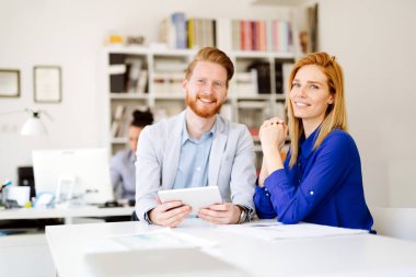 Kendine güvenen office toplantıda ceo şirket
