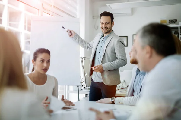 Drukke Jonge Zakenman Mensen Werkzaam Kantoor — Stockfoto