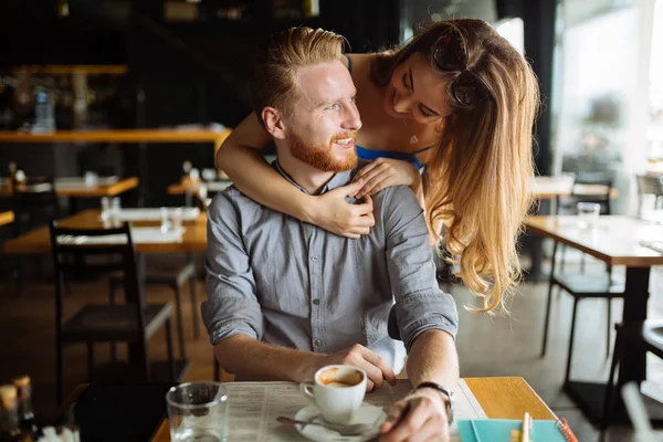 Schöner Mann Und Frau Flirten Café — Stockfoto