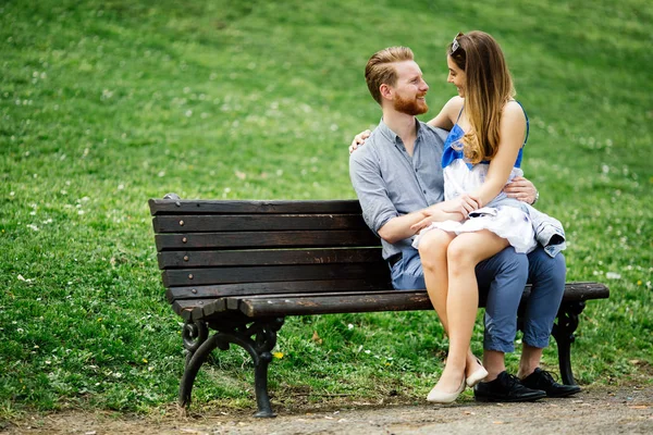 Romantic Couple Park Sitting Bench — Stock Photo, Image