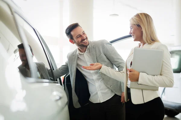 Portrait Happy Young Customer Buying New Car — Stock Photo, Image