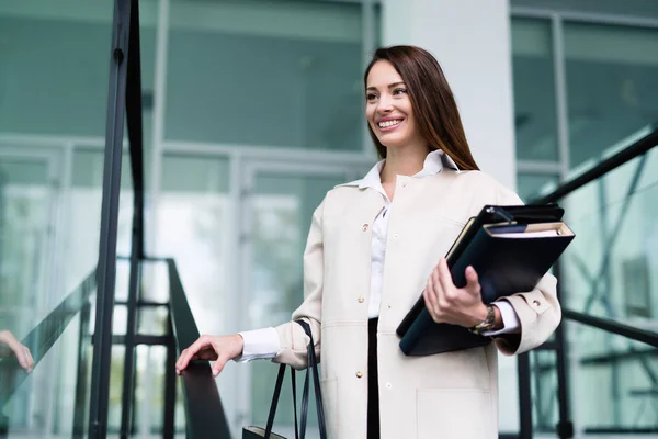 Retrato Joven Atractiva Empresaria Que Oficina — Foto de Stock