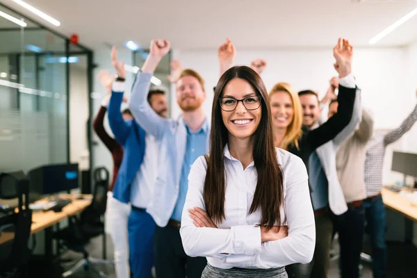 Porträtt Framgångsrika Affärsteam Poserar Ämbetet — Stockfoto