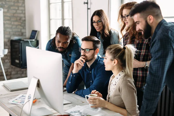 Unga Arkitekter Arbetar Projektet Office Grupp — Stockfoto