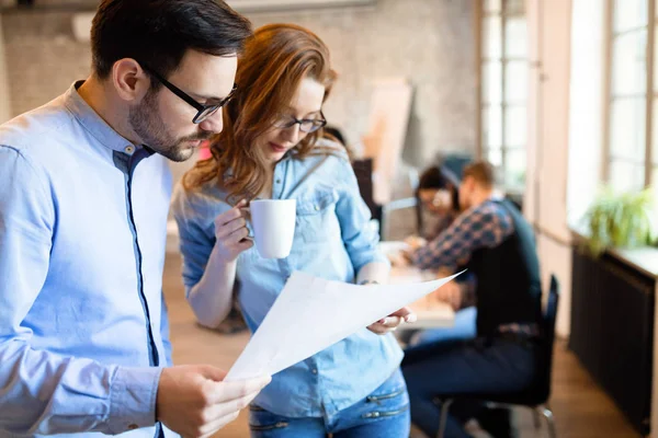 Immagine Architetti Che Lavorano Insieme Ufficio Moderno — Foto Stock