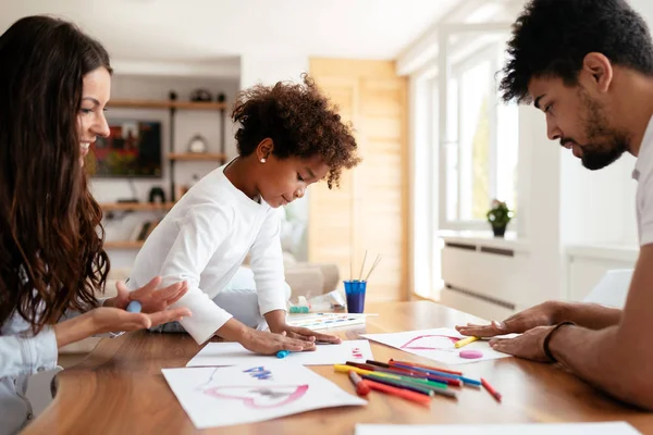 Familia Feliz Divirtiéndose Casa — Foto de Stock