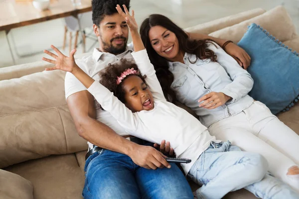 Lycklig Familj Kul Gånger Hemma — Stockfoto