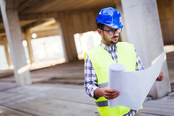Young Business Man Construction Site Engineer Blue Print — Stock Photo, Image