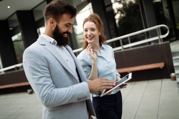 Image Bel Homme Affaires Une Femme Affaires Attrayante Pause Devant — Photo