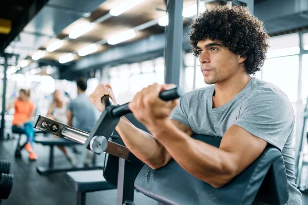 Determinado Entrenamiento Masculino Pesas Levantamiento Gimnasios — Foto de Stock