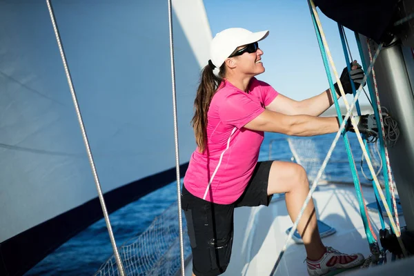 Happy Strong Sport Woman Sailing Her Boat — Stock Photo, Image