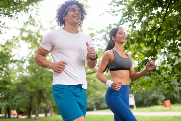 Piękna Para Joggingu Uruchomiona Naturę Życia Zdrowy — Zdjęcie stockowe