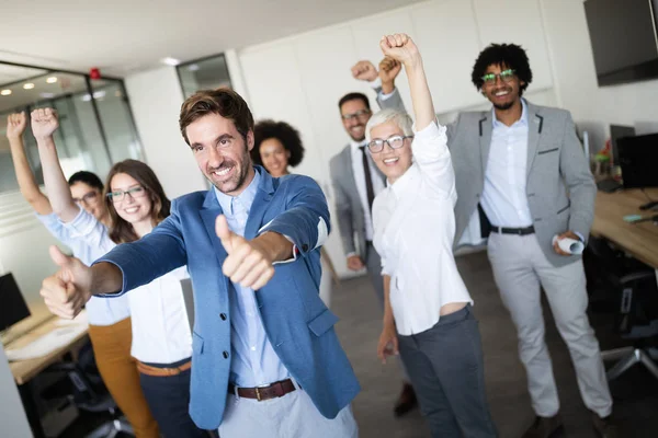Sukses Kelompok Bisnis Bahagia Orang Kantor — Stok Foto