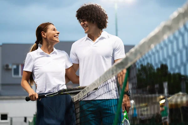 Счастливые Люди Вместе Играют Теннис Концепция — стоковое фото