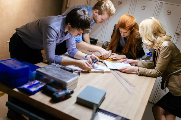 Grupo Designers Criativos Brainstorming Trabalhando Projeto — Fotografia de Stock