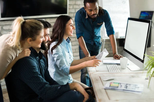 Imagen Arquitectos Trabajando Juntos Una Oficina Moderna —  Fotos de Stock