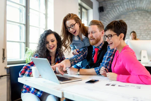 Mitarbeiter Softwareentwicklung Und Konstruktionsbüro — Stockfoto