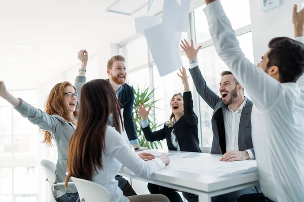 Encantado Gente Negocios Celebrando Logros Año Exitoso — Foto de Stock