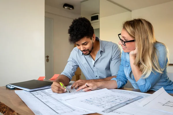 Collega Architecten Werken Kantoor Het Gebruik Van Tablet — Stockfoto