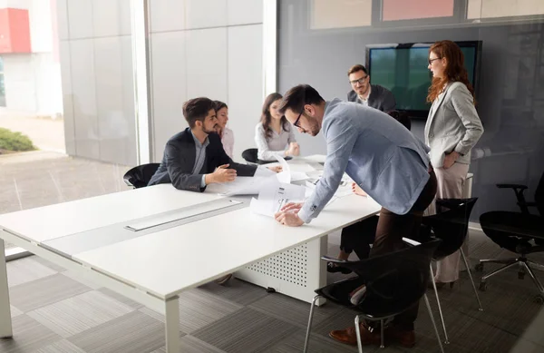 Grupo Arquitectos Empresarios Trabajando Juntos Haciendo Una Lluvia Ideas — Foto de Stock