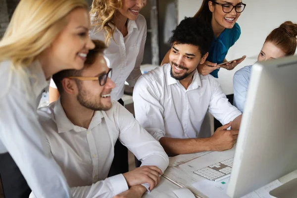 Grupo Jovens Empresários Criadores Eles Trabalham Novo Projeto Conceito Startup — Fotografia de Stock