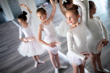 Uygun çocuk bale Studio birlikte egzersiz grup