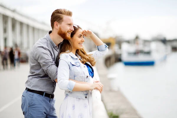 Schönes Verliebtes Paar Freien Das Emotionen Teilt — Stockfoto